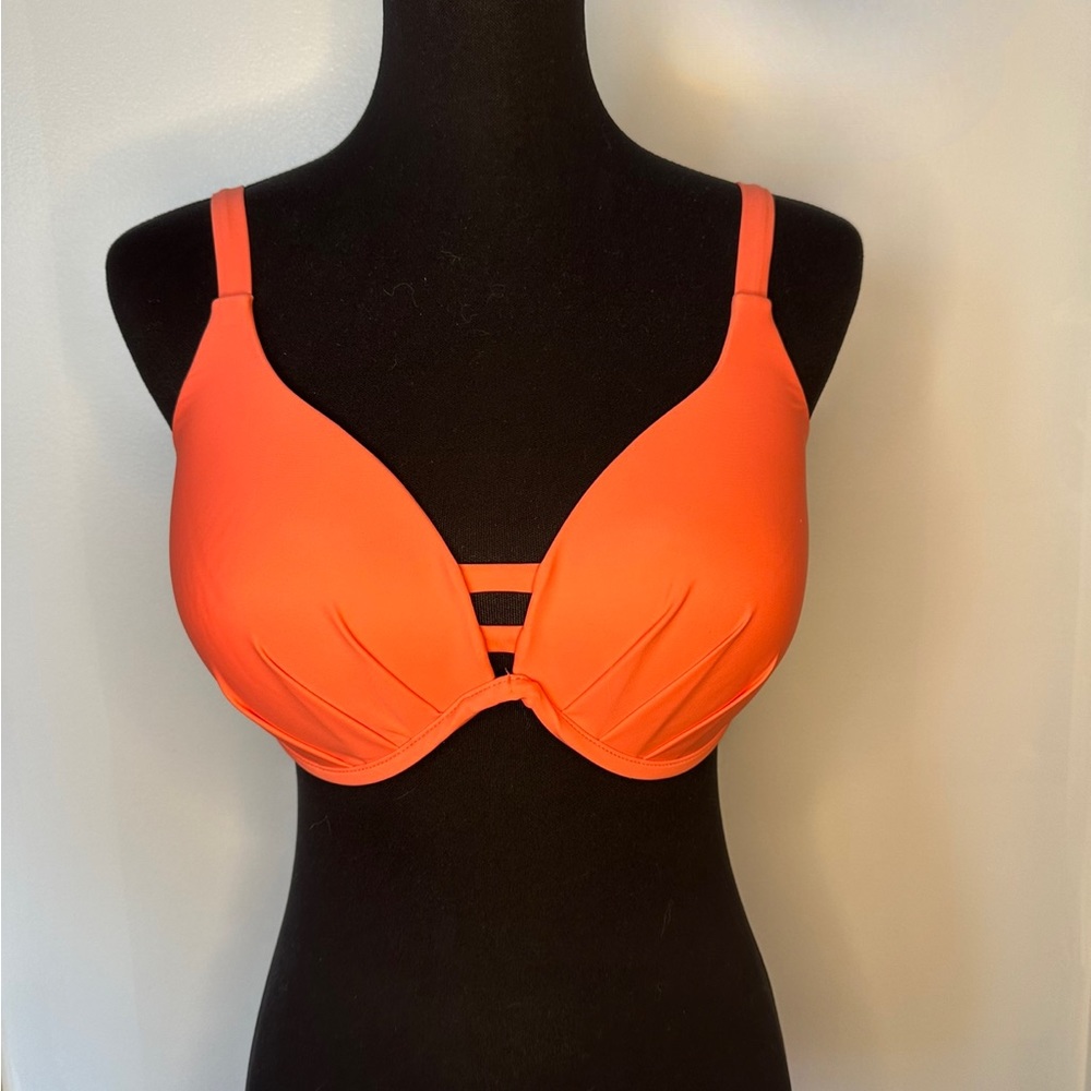 NWOT AQ-WA Swimwear Bikini Top